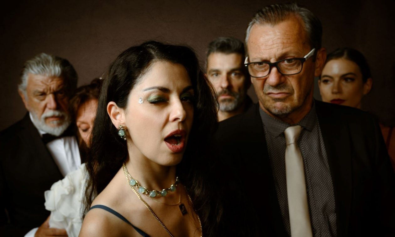 Η  «Λυσσασμένη Γάτα» του Τενεσί Ουίλιαμς στο θέατρο Αθηνά