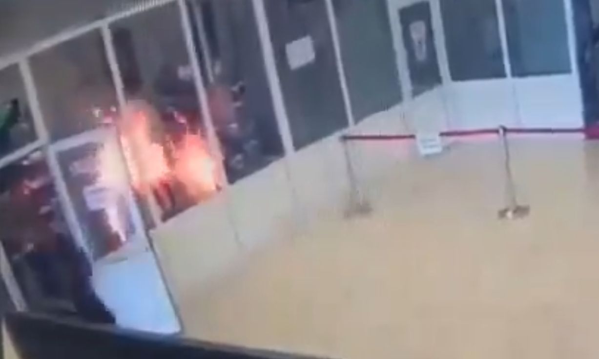 Ρουμανία: Μεγάλη φωτιά ξέσπασε εντός του κοινοβουλίου – Αναζητείται ο δράστης