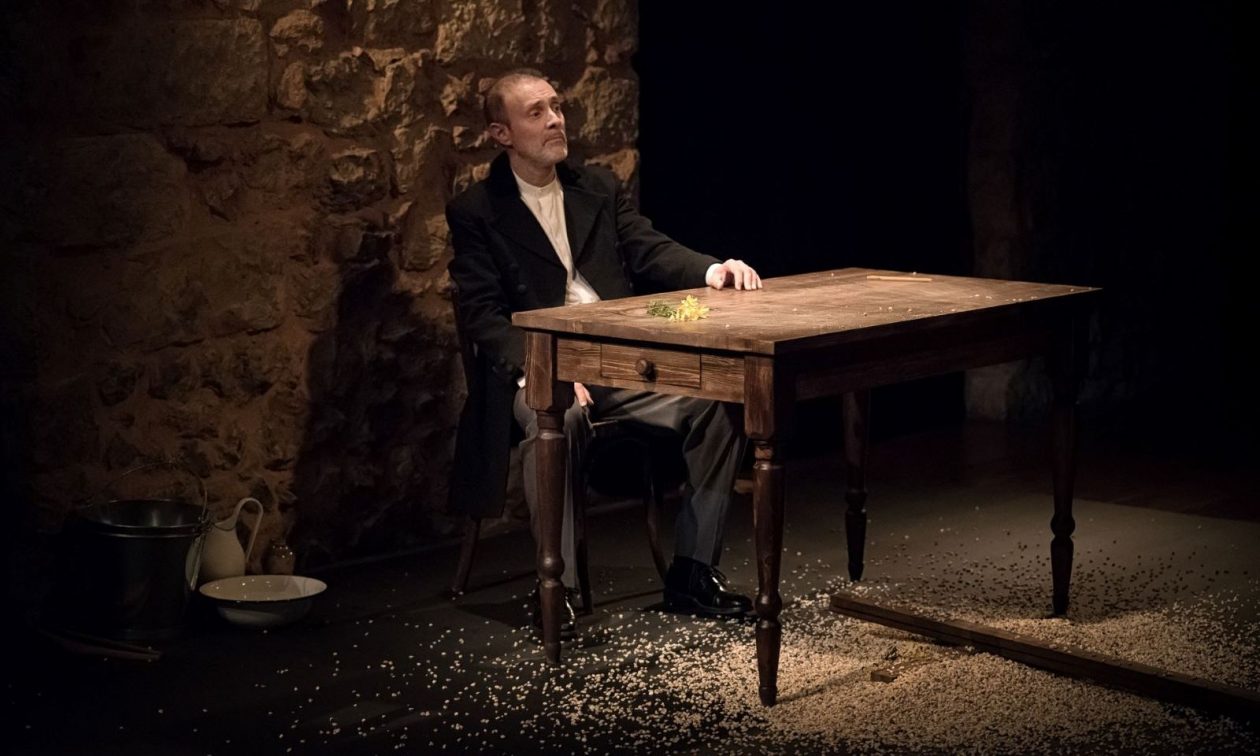 «Το αμάρτημα της μητρός μου» για δεύτερη χρονιά στο θέατρο Ραντάρ με τον Κωνσταντίνο Γιαννακόπουλο