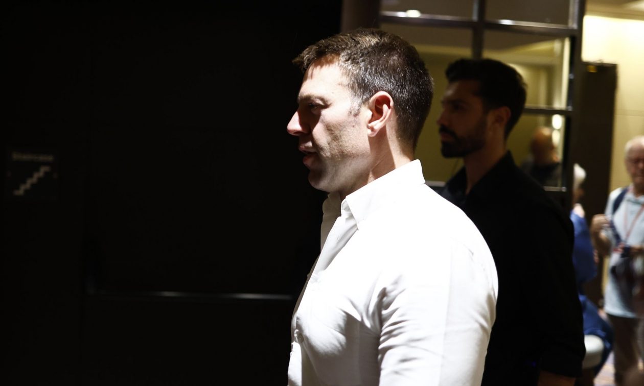 ΣΥΡΙΖΑ: Στρώνουν με «ροδοπέταλα» τον δρόμο στον Κασσελάκη – Αδιαφάνεια με «κομματική βούλα»