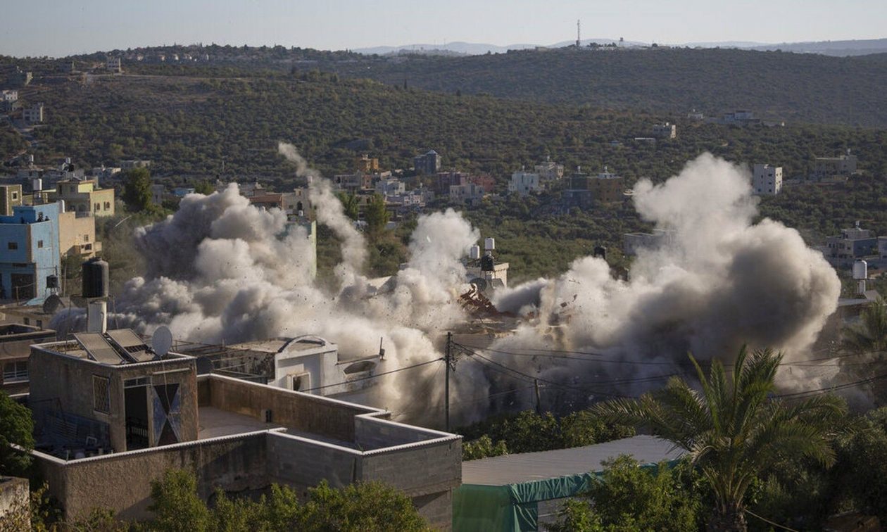 Τουλάχιστον έξι Παλαιστίνιοι σκοτώθηκαν σε επιχείρηση του ισραηλινού στρατού στη Δυτική Όχθη
