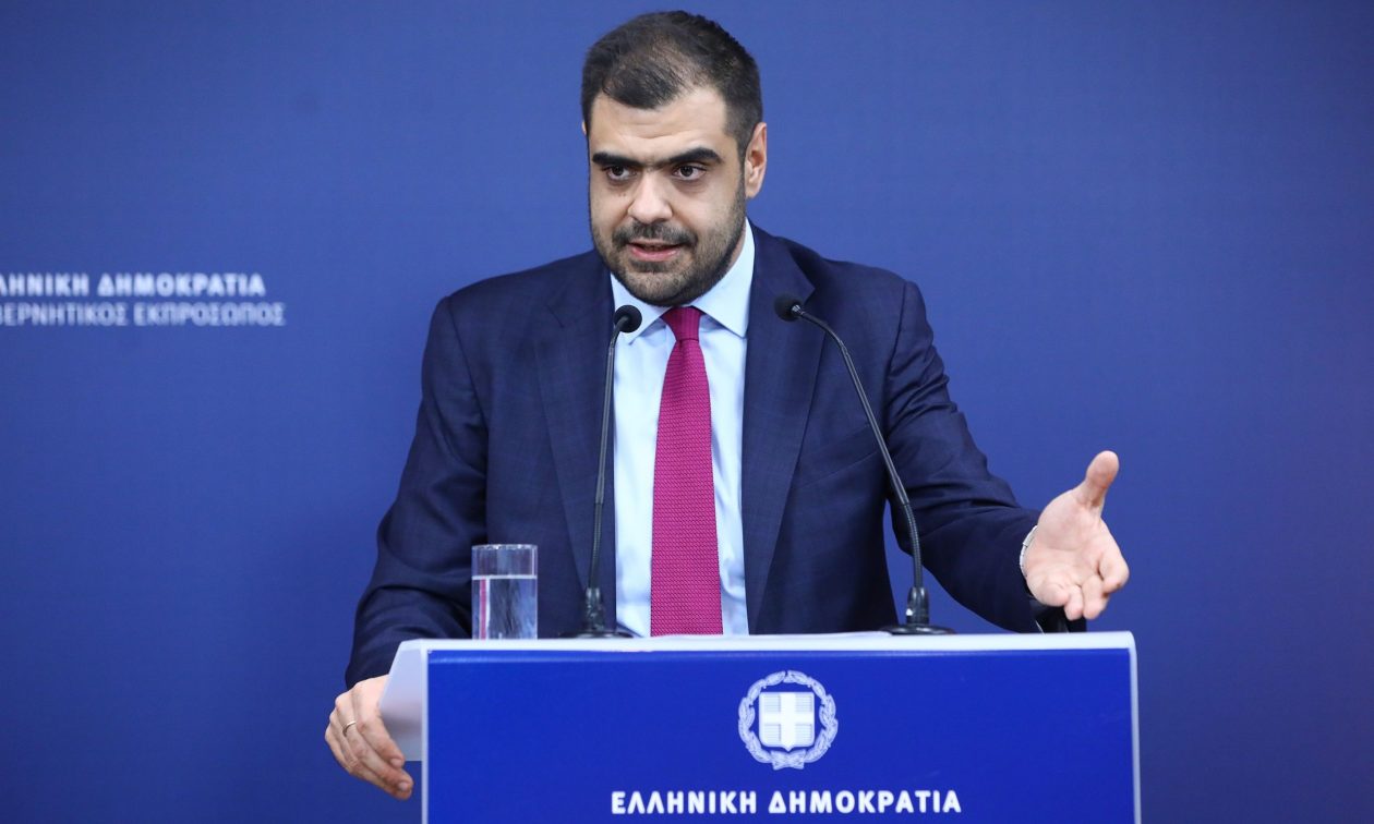 Ξεκάθαρος ο Μαρινάκης για τα χαλιά στο υπ. Τουρισμού: Όλοι είμαστε περαστικοί από τα υπουργεία