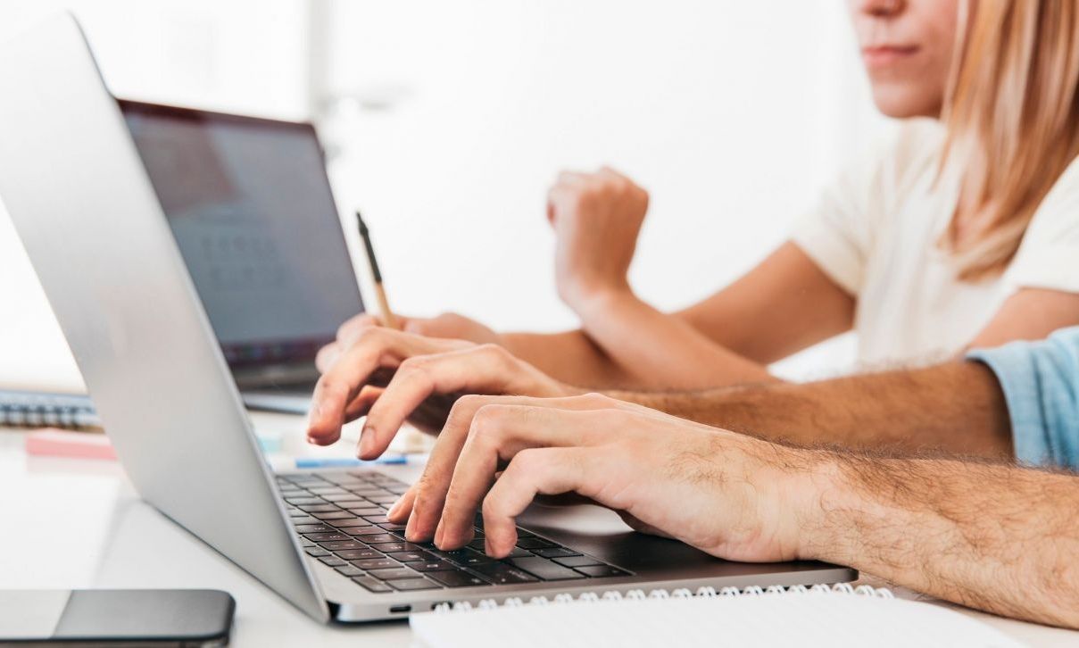 Επιδοτούμενη κατάρτιση για πάνω από 34.000 εργαζόμενους- «Γκάζι» στην αναβάθμιση ψηφιακών δεξιοτήτων