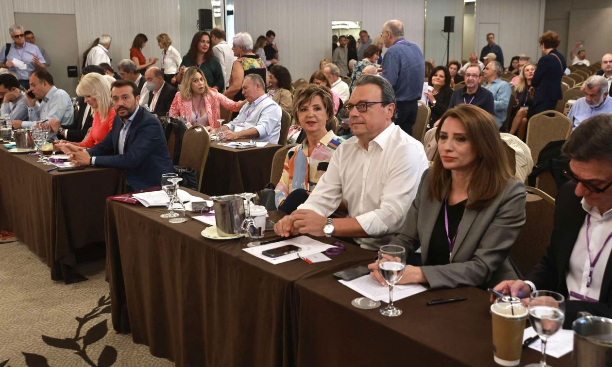 LIVE BLOG: Σε εξέλιξη η Κεντρική Επιτροπή του ΣΥΡΙΖΑ – Η εισήγηση της ΠΓ και ο Κασσελάκης στην… Άρτα