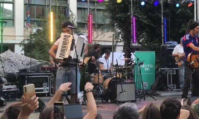 Συναυλιακός χώρος η Αθηνάς για την Ημέρα Χωρίς Αυτοκίνητο – Ξεσήκωσαν το πλήθος οι Locomondo