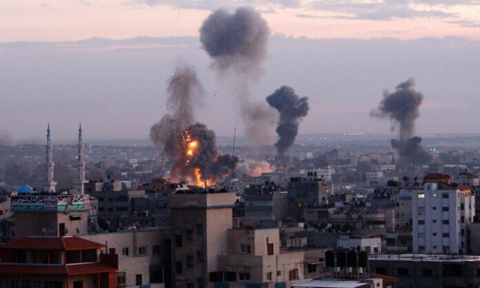 1585991-33892150-israeli-attack-7.jpg