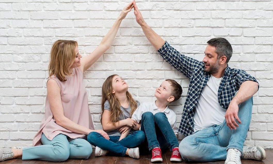 Επίδομα παιδιού Α21: Τα νέα κριτήρια περιουσίας και καταθέσεων – Πόσο αυξάνεται – Ποιοι το χάνουν