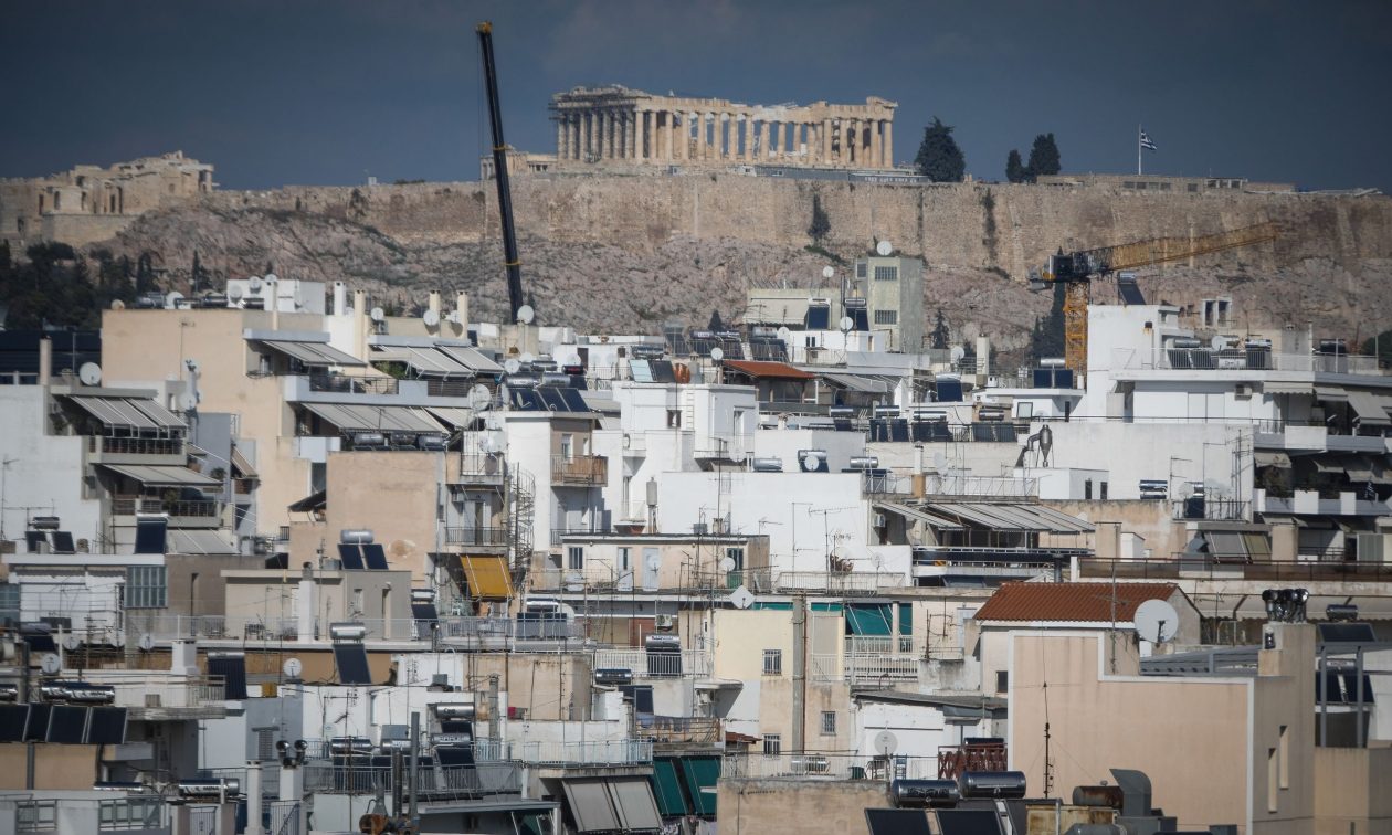 «Φρένο» στις νέες βραχυχρόνιες μισθώσεις σε περιοχές της Αθήνας τουλάχιστον για 1 έτος
