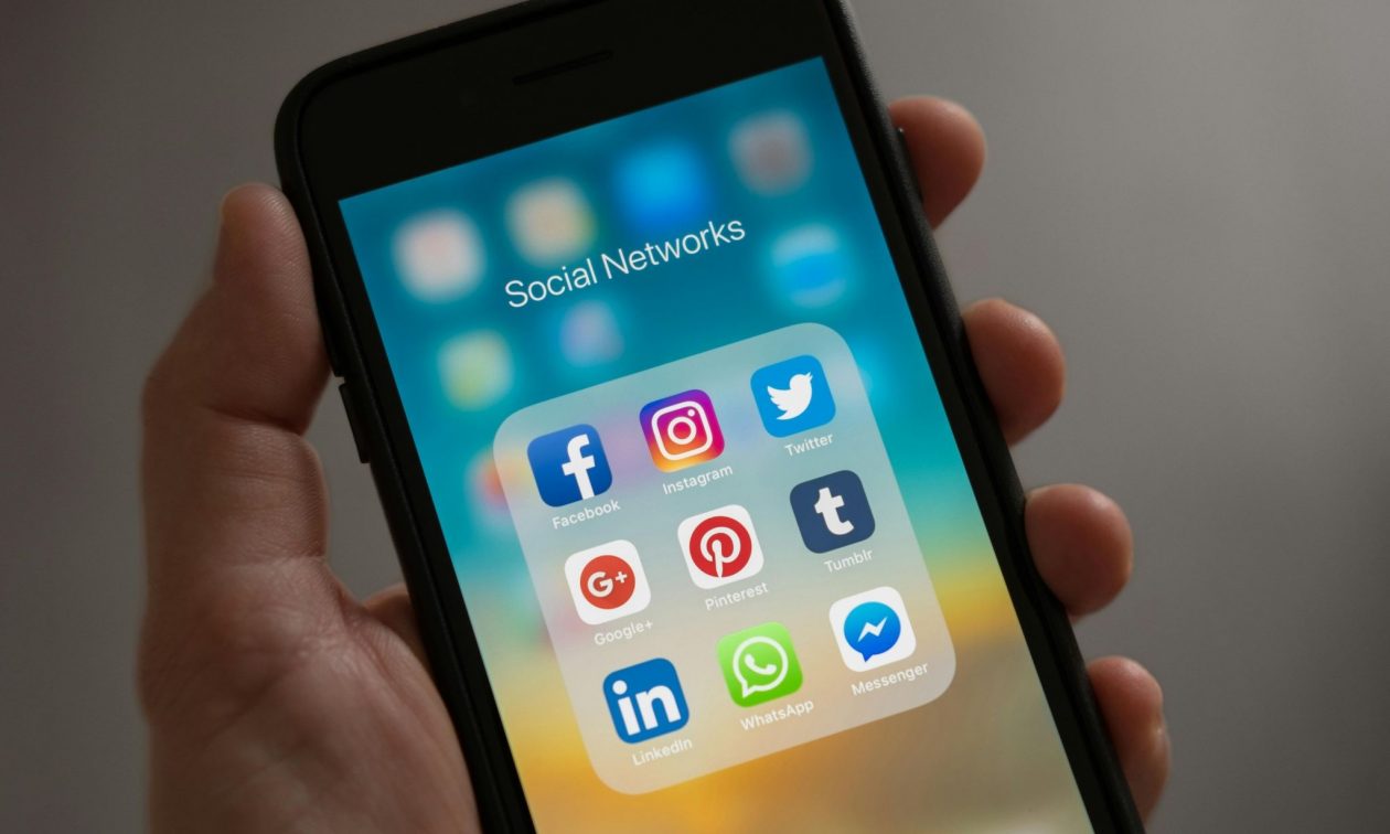 ΠΟΥ: Έντονη ανησυχία για τη χρήση των social media από τους νέους της ΕΕ