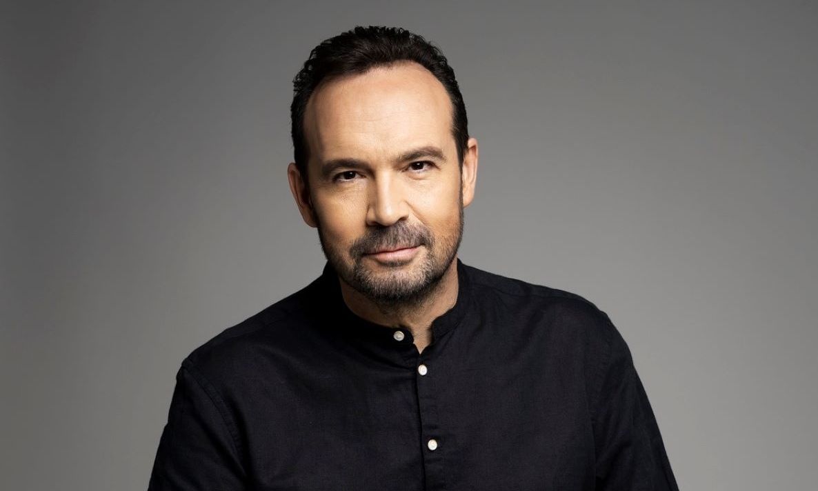 Κώστας Μακεδόνας: Ερμηνεύει το παραδοσιακό «Δε θέλω εγώ παράδεισο»