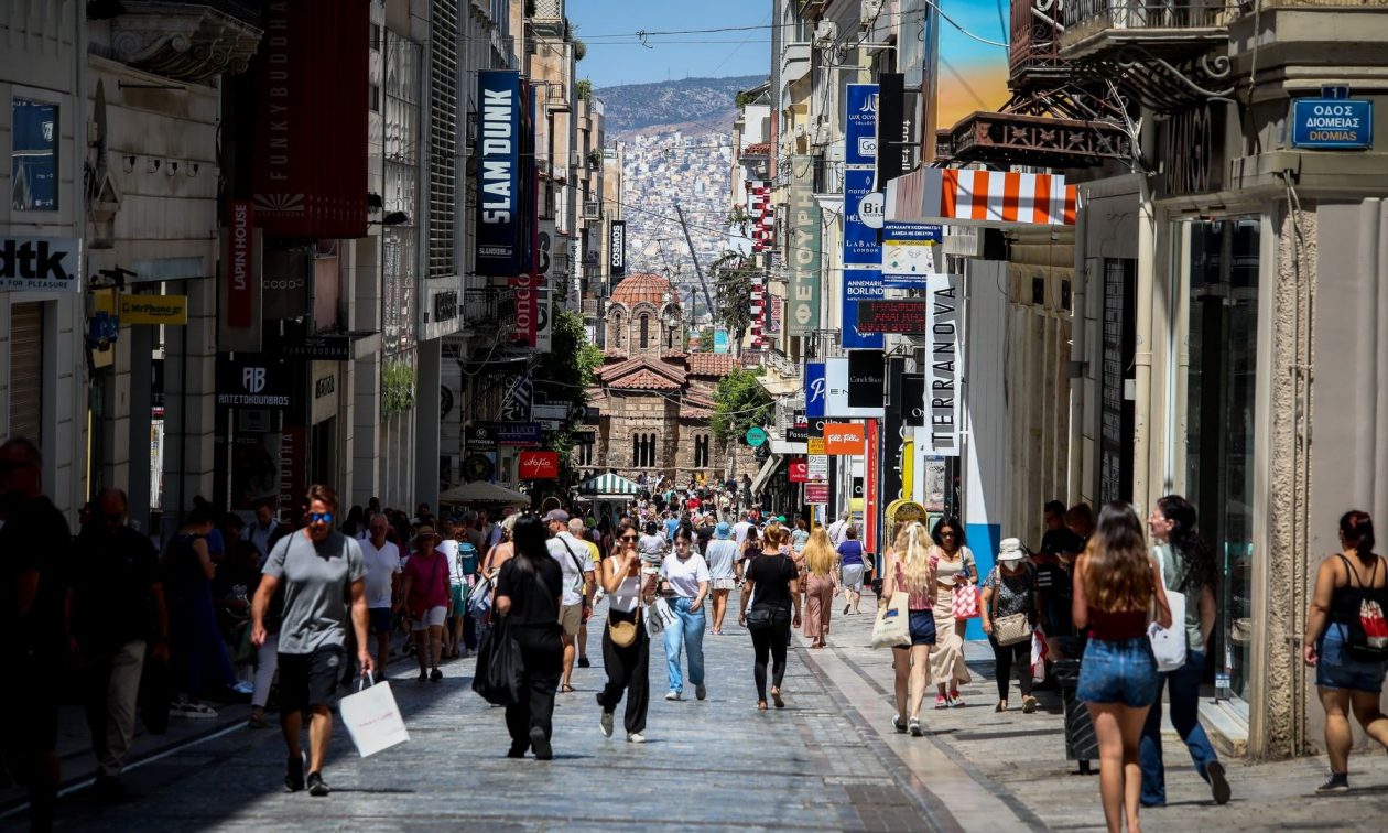 Επιταγή ακρίβειας: Χριστουγεννιάτικος μποναμάς έως 200 ευρώ – Ποιους αφορά