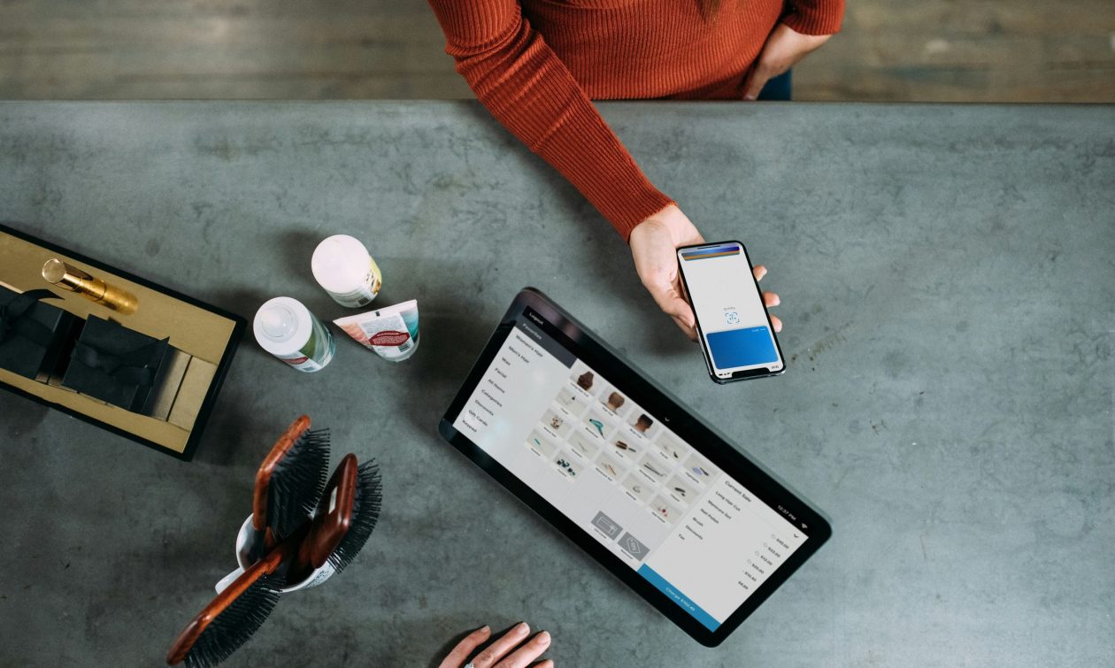 IRIS: Λήγει η προθεσμία για 170.000 επαγγελματίες – Τσουχτερό το πρόστιμο