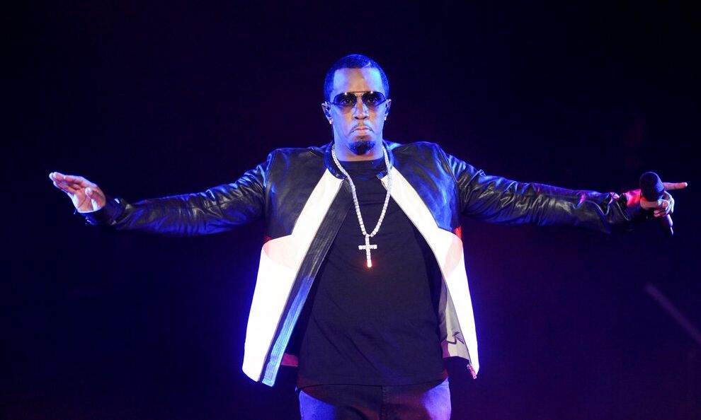 Diddy: Φρίκη πίσω από τη λάμψη της σόουμπιζ -Τα σκοτεινά μυστικά, οι θεωρίες συνωμοσίας και η… JLo