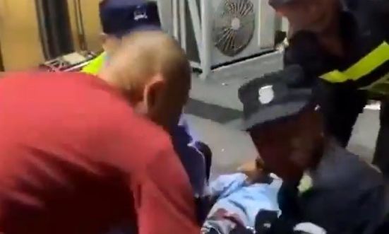 Σαγκάη: Βίντεο ντοκουμέντο με άνδρα να εισβάλει σε σούπερ μάρκετ και σκοτώνει 3 ανθρώπους