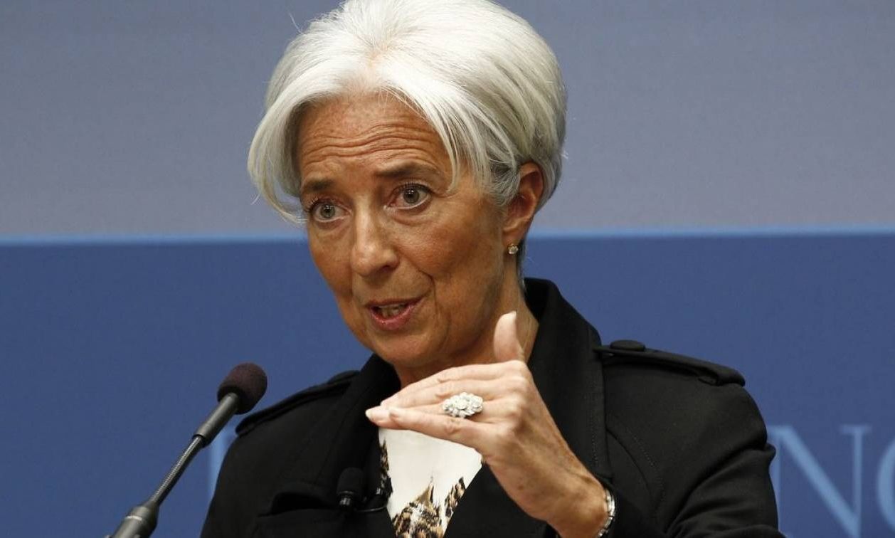 Παράθυρο για νέα μείωση στα επιτόκια ανοίγει η Κριστίν Λαγκάρντ