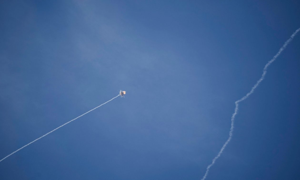 Η Χεζμπολάχ απαντά με μπαράζ ρουκετών στο κεντρικό Ισραήλ – Αναφορές για τραυματία