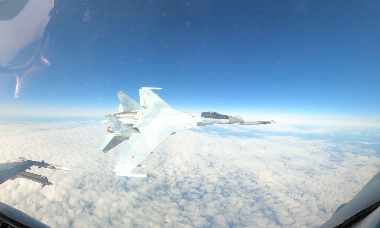 Αλάσκα: Ρωσικό Su-35 περνά ξυστά από αμερικανικό F-16