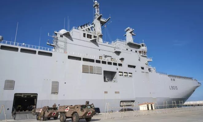 Η Γαλλία στέλνει ελικοπτεροφόρο στην Ανατολική Μεσόγειο για την εκκένωση του Λιβάνου