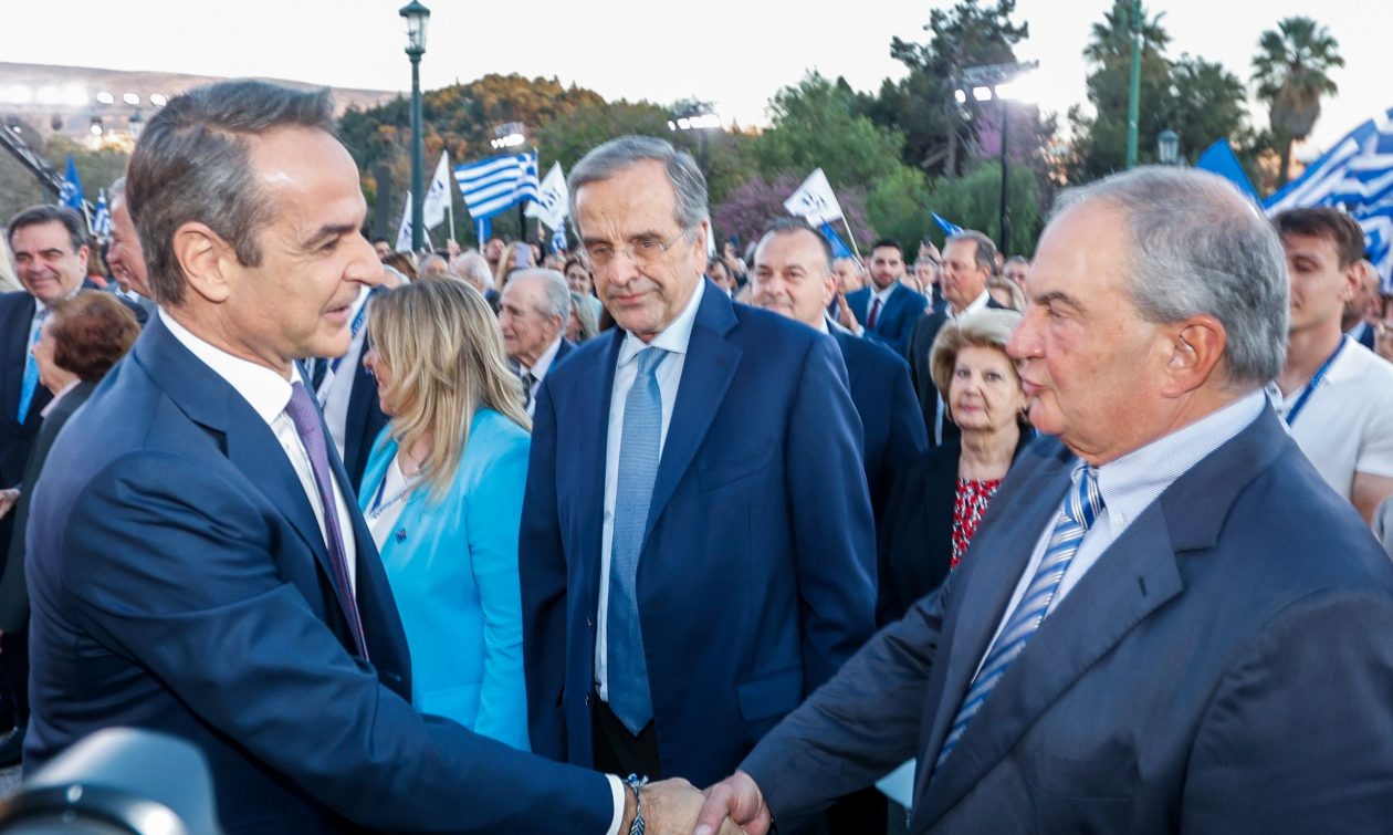 Επιβεβαιώνεται το τηλεφώνημα Μητσοτάκη σε Σαμαρά και Καραμανλή