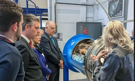Στο CERN ο Τάκης Θεοδωρικάκος: «Η Ελλάδα στηρίζει την έρευνα και την καινοτομία»