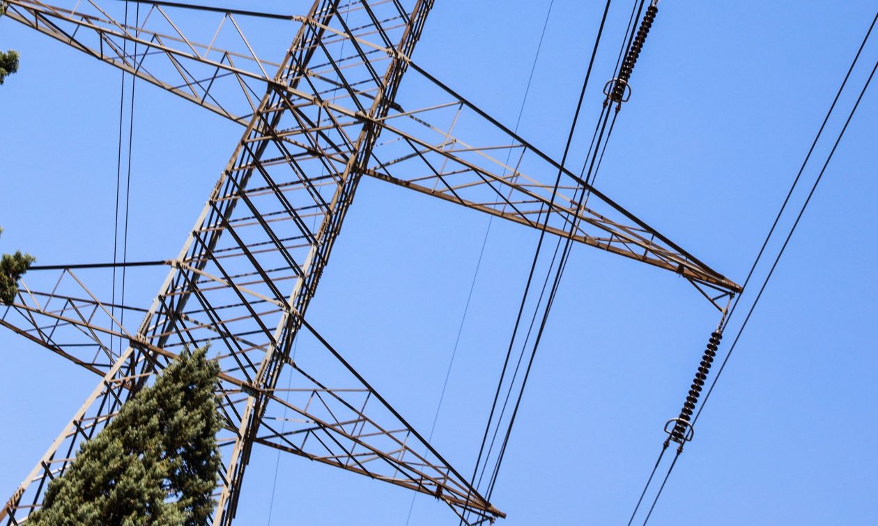 Ηλεκτρικό ρεύμα: Η ΔΕΗ μείωσε τις τιμές για τον Οκτώβριο – Πόσο πάει η κιλοβατώρα χωρίς επιδότηση