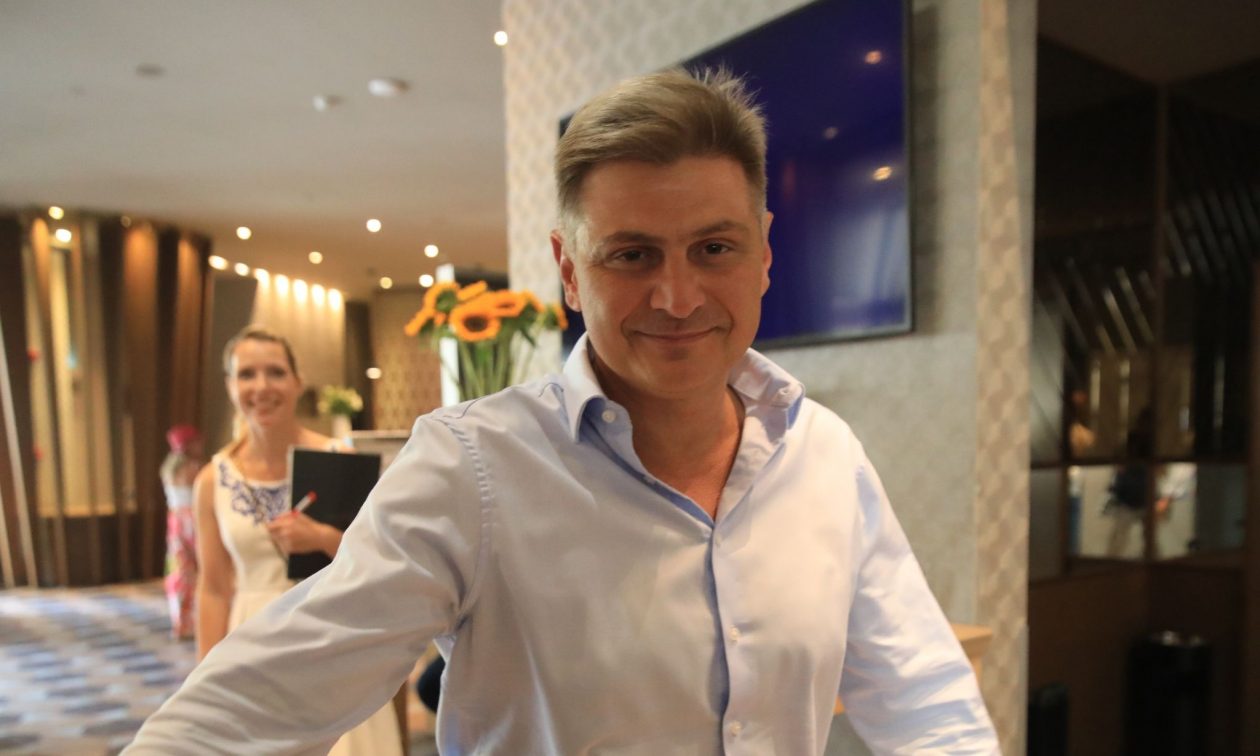 Μωραΐτης: Τρολάρει το βίντεο της υποψηφιότητας Φαραντούρη αλλά η τρολιά του… επιστρέφει