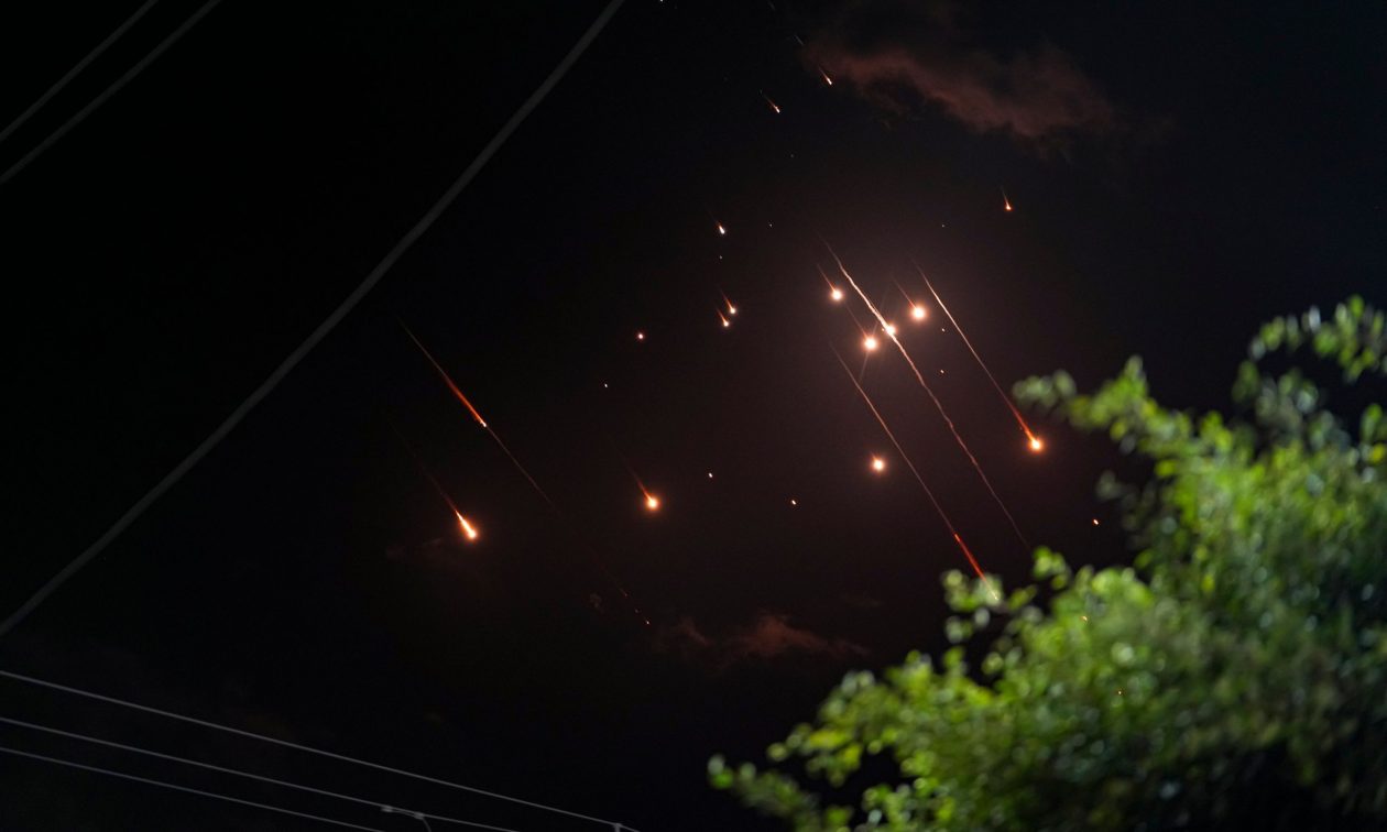 Τι είναι το Iron Dome: Το σύστημα αναχαίτισης πυραύλων του Ισραήλ – Ποια είναι τα επίπεδα αεράμυνας