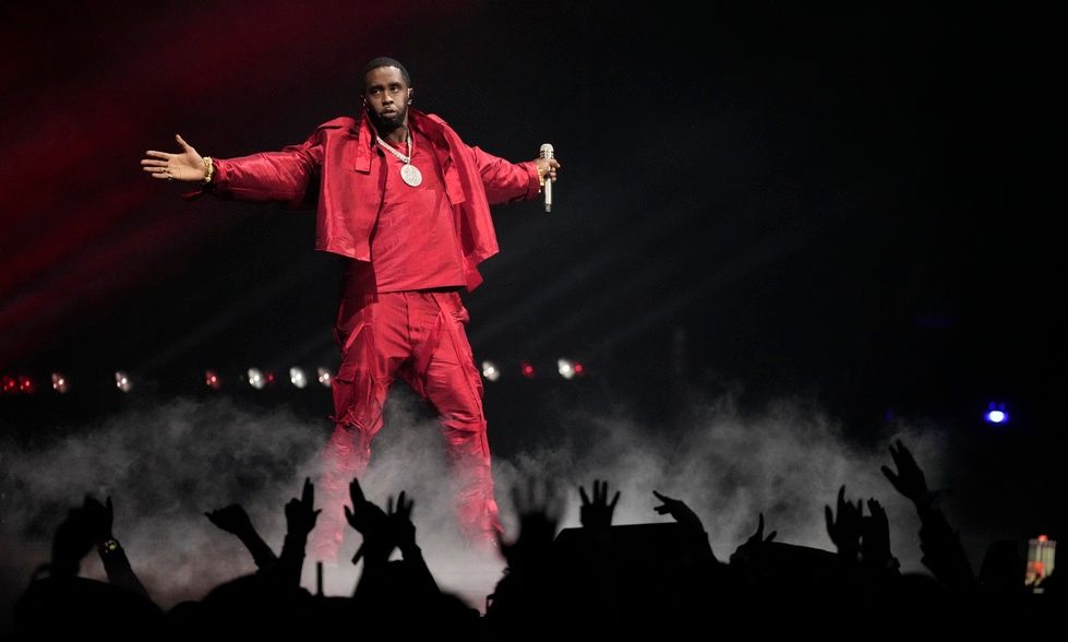Diddy: «Τσουνάμι» νέων μηνύσεων κατά του ράπερ ακόμη και απο ανηλίκους – Στο φως λίστα με συνεργούς