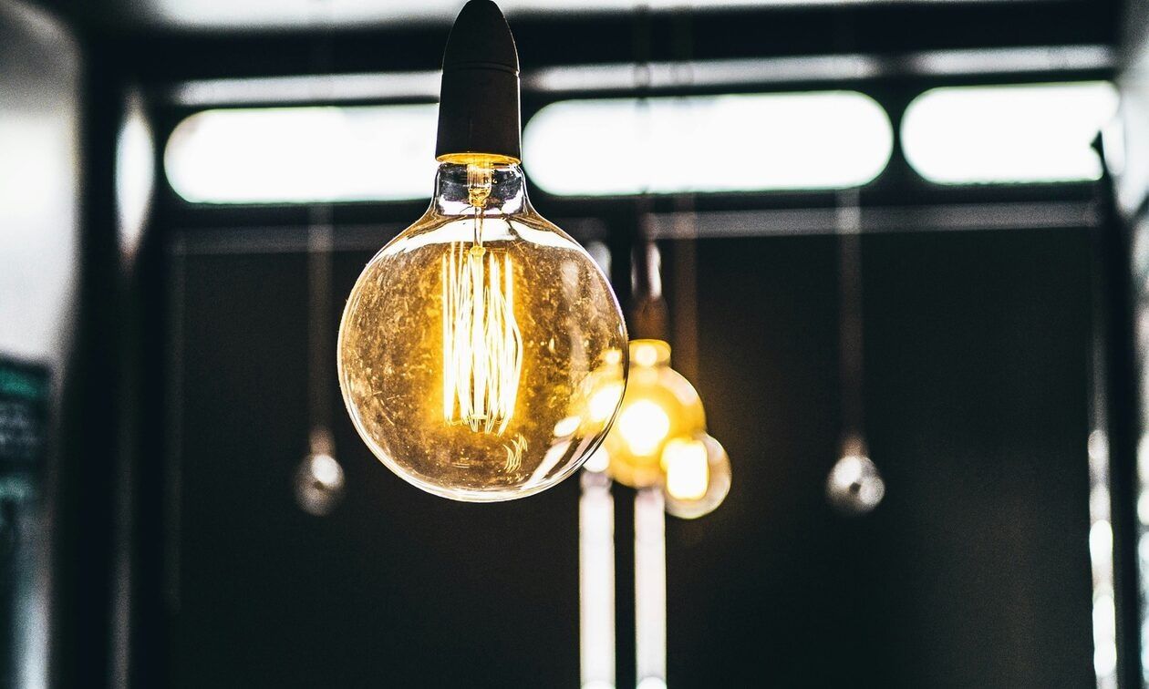 Ηλεκτρικό Ρεύμα: Μειωμένη η τιμή στα «πράσινα» οικιακά τιμολόγια Οκτωβρίου – Δείτε τον πίνακα