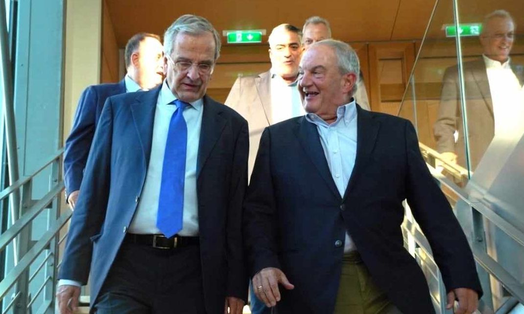 Στερεύει η κλεψύδρα για τη γιορτή της ΝΔ: Τι θα κάνουν Καραμανλής-Σαμαράς