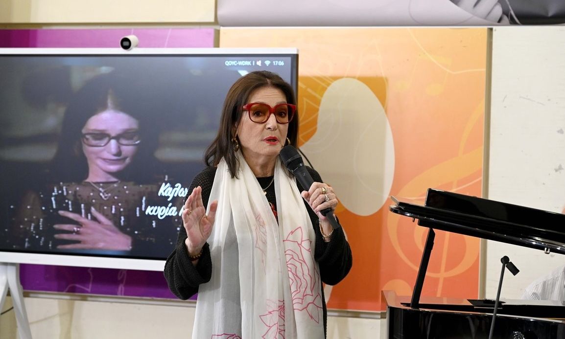 Νάνα Μούσχουρη: Από το σινεμά του πατέρα της στα πέρατα του κόσμου