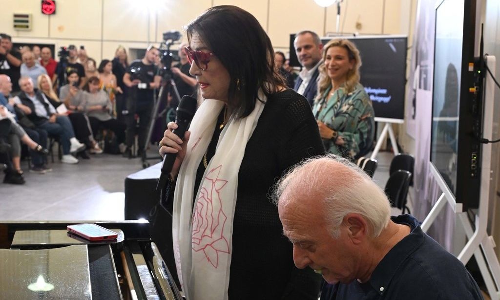 Νάνα Μούσχουρη: «Τραγούδησα σε όλη μου τη ζωή με αγάπη και για την αγάπη»