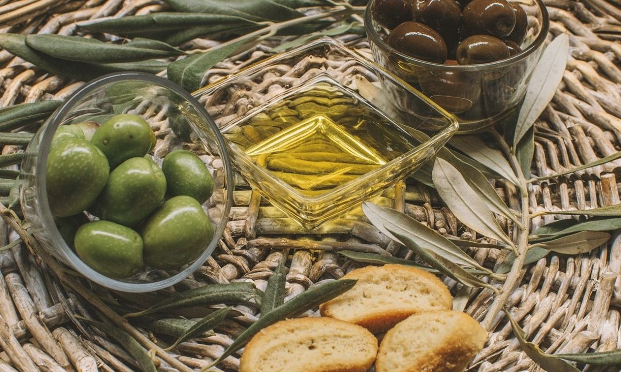 Καλά νέα για το ελαιόλαδο: Η βελτιωμένη η φετινή σοδειά, θα ρίξει στο μισό τις τιμές