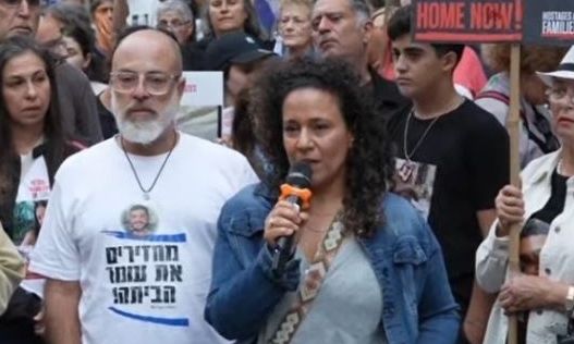 Συγκλονίζει μητέρα Ισραηλινού ομήρου: «Μην εγκαταλείψεις ποτέ αγαπημένε μου, σε περιμένουμε ζωντανό»