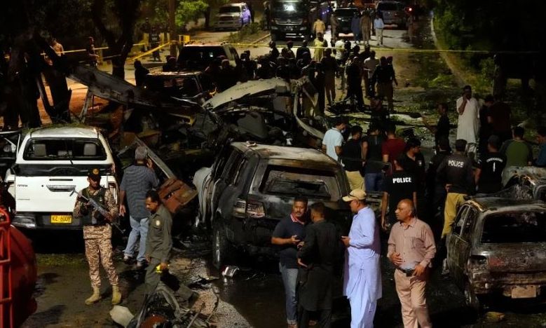 Πακιστάν: Δύο Κινέζοι σκοτώθηκαν σε “τρομοκρατική επίθεση” κοντά στο αεροδρόμιο του Καράτσι