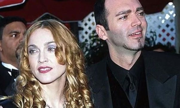 Μαντόνα: Το σπαρακτικό αντίο στον αδερφό της – «Δεν υποφέρει πια, ξέρω ότι χορεύει κάπου…»