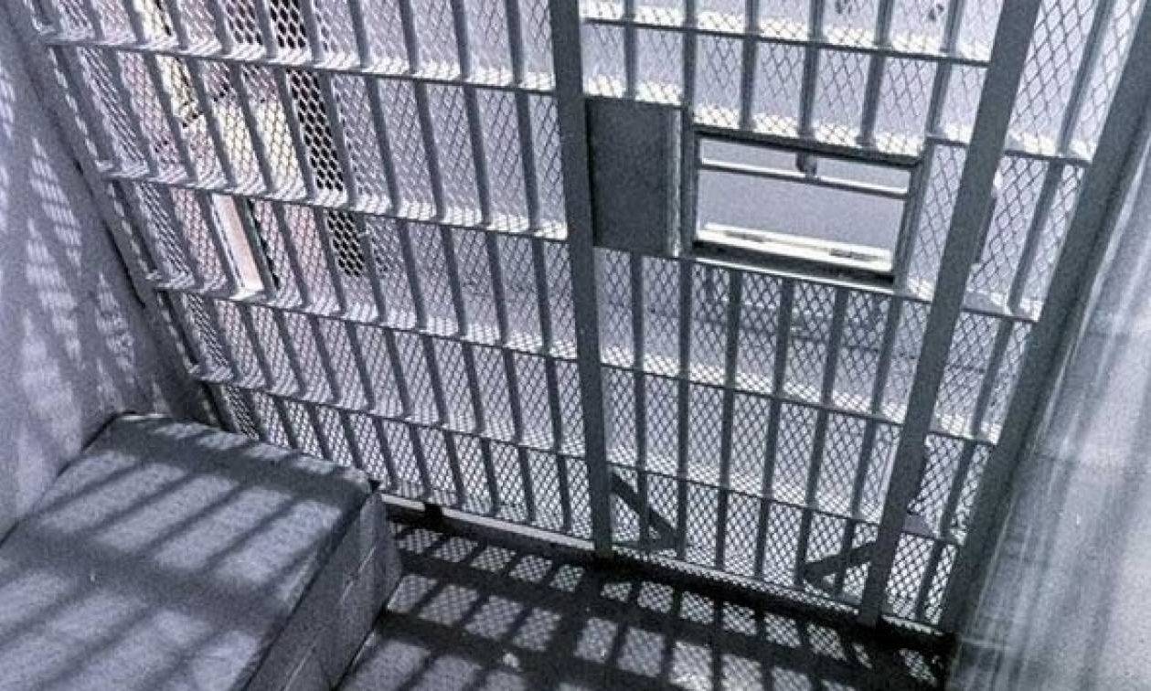 Ισπανία: Μετανάστες δραπέτευσαν από μια τρύπα στο ταβάνι της αίθουσας όπου κρατούνταν