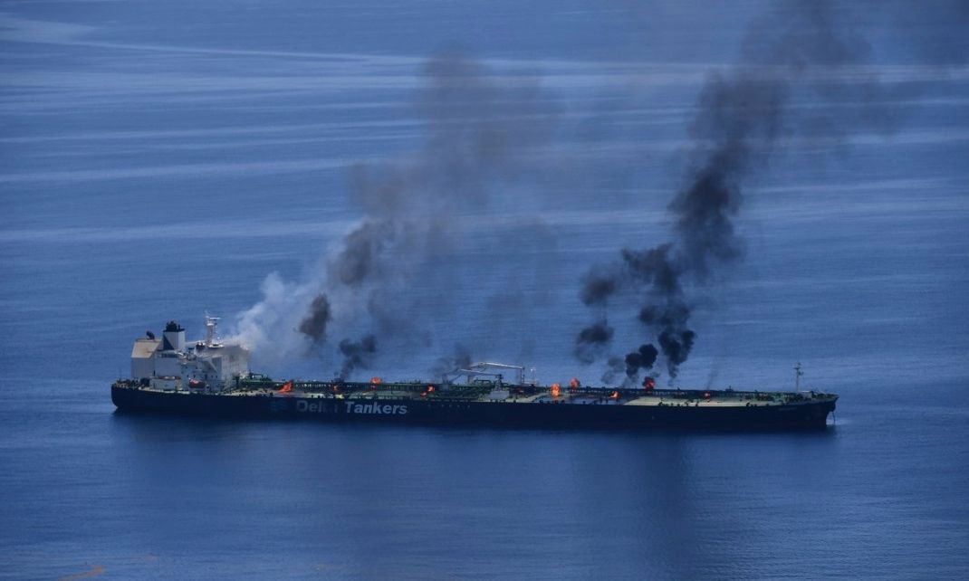 Ερυθρά Θάλασσα: Έσβησαν όλες οι εστίες φωτιάς στο Sounion – Το τάνκερ ρυμουλκείται προς το Σουέζ