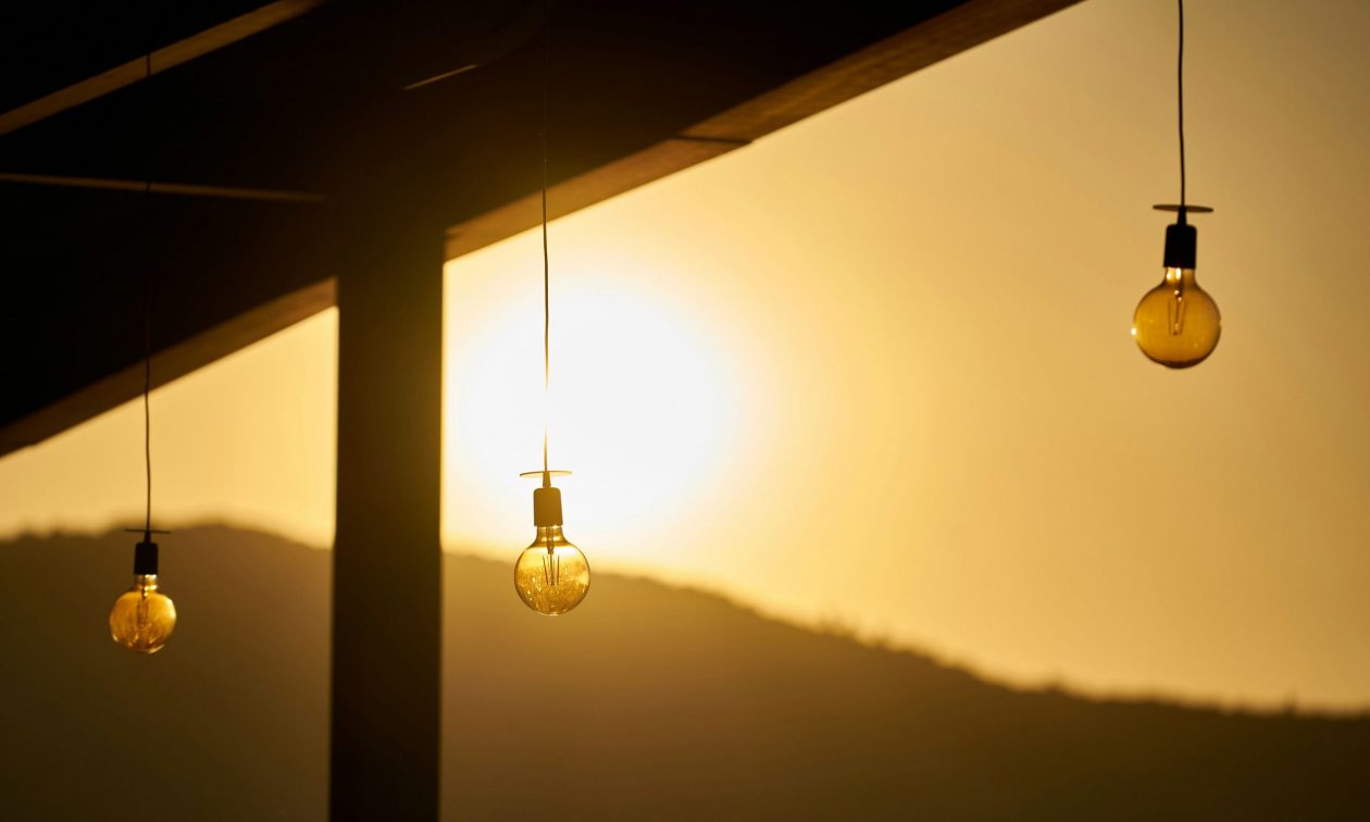 Ηλεκτρικό ρεύμα: Έκτακτη στήριξη στους λογαριασμούς του Οκτώβρη – Ποιούς αφορά