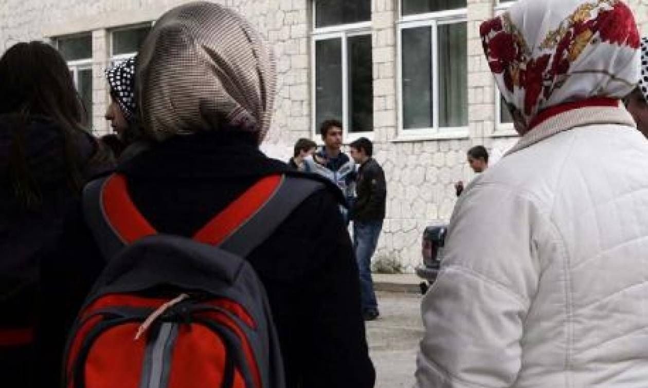 Γαλλία: Χαστούκισε την καθηγητριά της γιατί της ζήτησε να βγάλει την μαντίλα – Οδηγείται σε δίκη