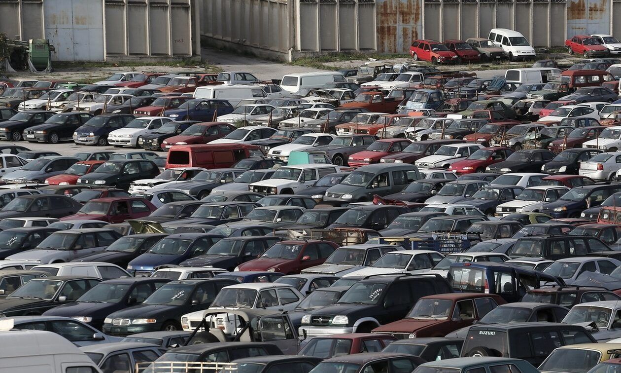 Αυτοκίνητα και δίκυκλα από 100 ευρώ: Πότε ανοίγει η αποθήκη με τα 84 οχήματα