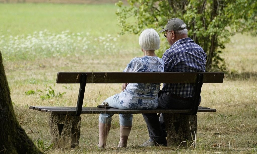 Ποιοι συνταξιούχοι θα λάβουν αναδρομικά τον Οκτώβριο: «Ζεστό χρήμα» για 45.000 δικαιούχους