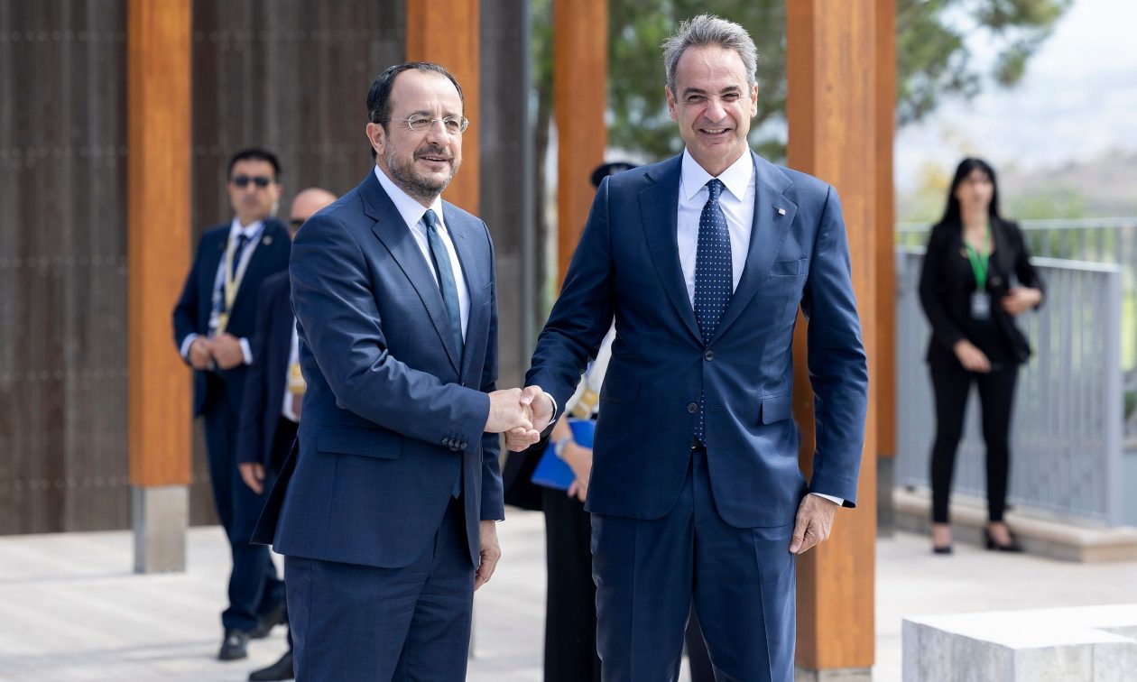 Ο Κυριάκος Μητσοτάκης έφθασε στη Σύνοδο της MED9 – Συναντήσεις με Χριστοδουλίδη και Φον ντερ Λάιεν