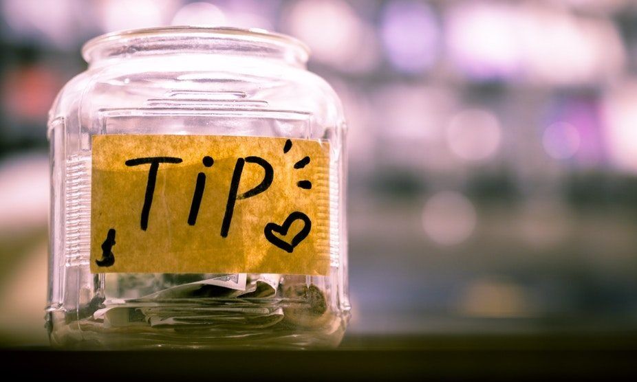 Αλλάζουν όλα στα φιλοδωρήματα – Θα φορολογείται πλέον ως μισθός το πουρμπουάρ