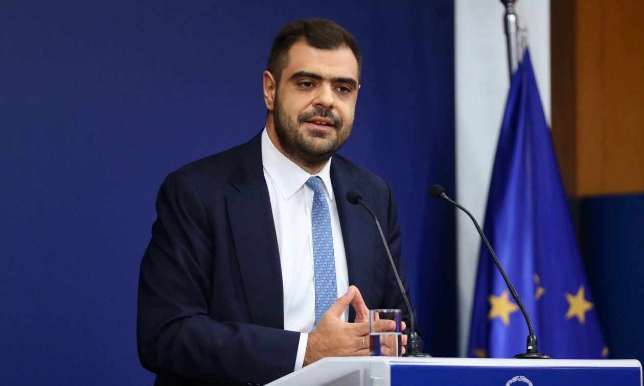 LIVE – Η ενημέρωση των πολιτικών συντακτών από τον Παύλο Μαρινάκη