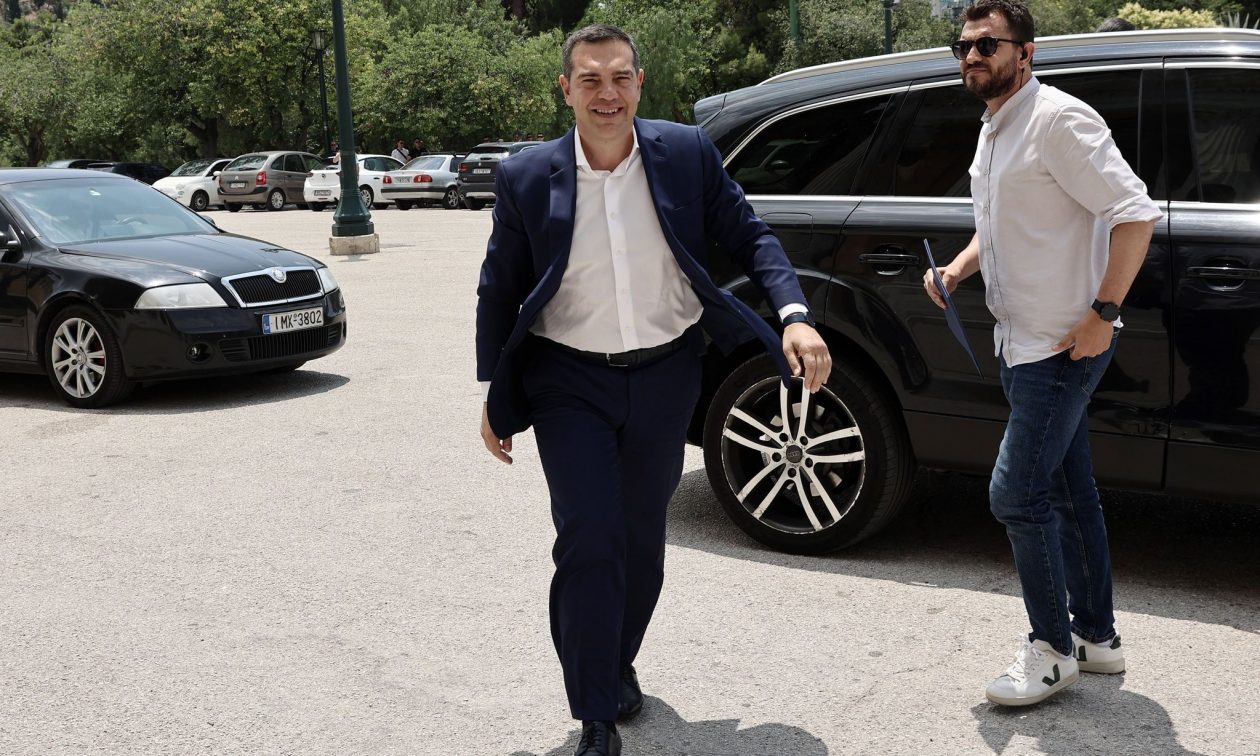 Διαψεύδει το περιβάλλον Αλέξη Τσίπρα δημοσιεύματα για συνάντησή του με αντιπάλους του