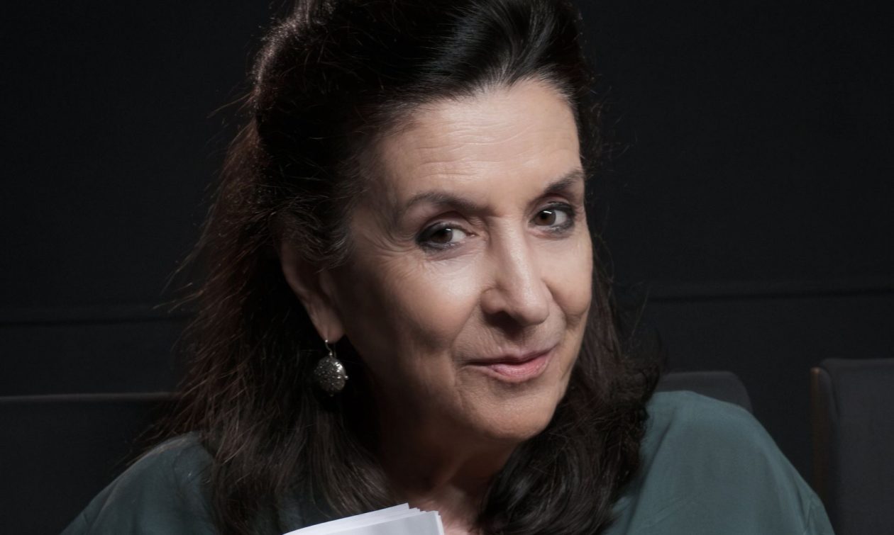 «Μια ζωή»: Ο μονόλογος μιας μοδίστρας με πρωταγωνίστρια τη Νένα Μεντή