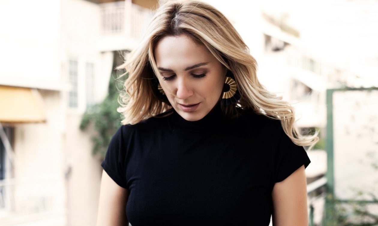 Βίκυ Καρατζόγλου: Τα νέα παιδιά ακούνε τα πάντα, πηγαίνουν με το ένστικτο