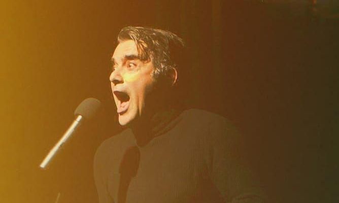 Κόκκαλο: η παράσταση που καθήλωσε το κοινό της Νέας Υόρκης επιστρέφει