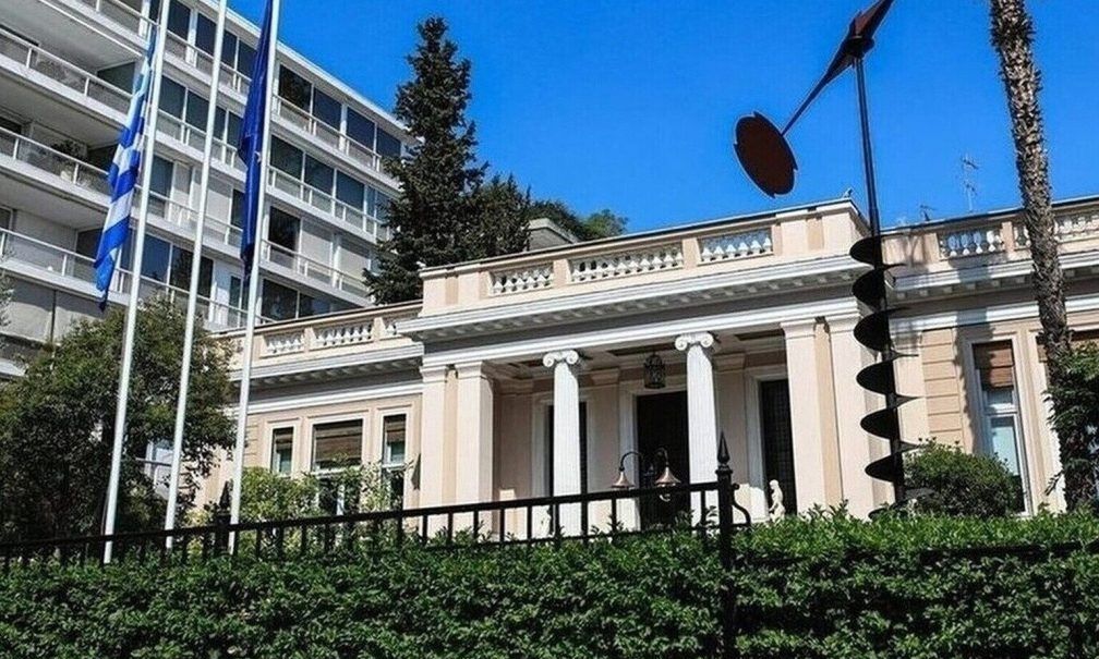 Στο μικροσκόπιο του Μαξίμου οι «συμπληγάδες» του Κέντρου και της Δεξιάς